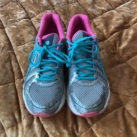 ASICS Running Shoes - Picture 2 of 3